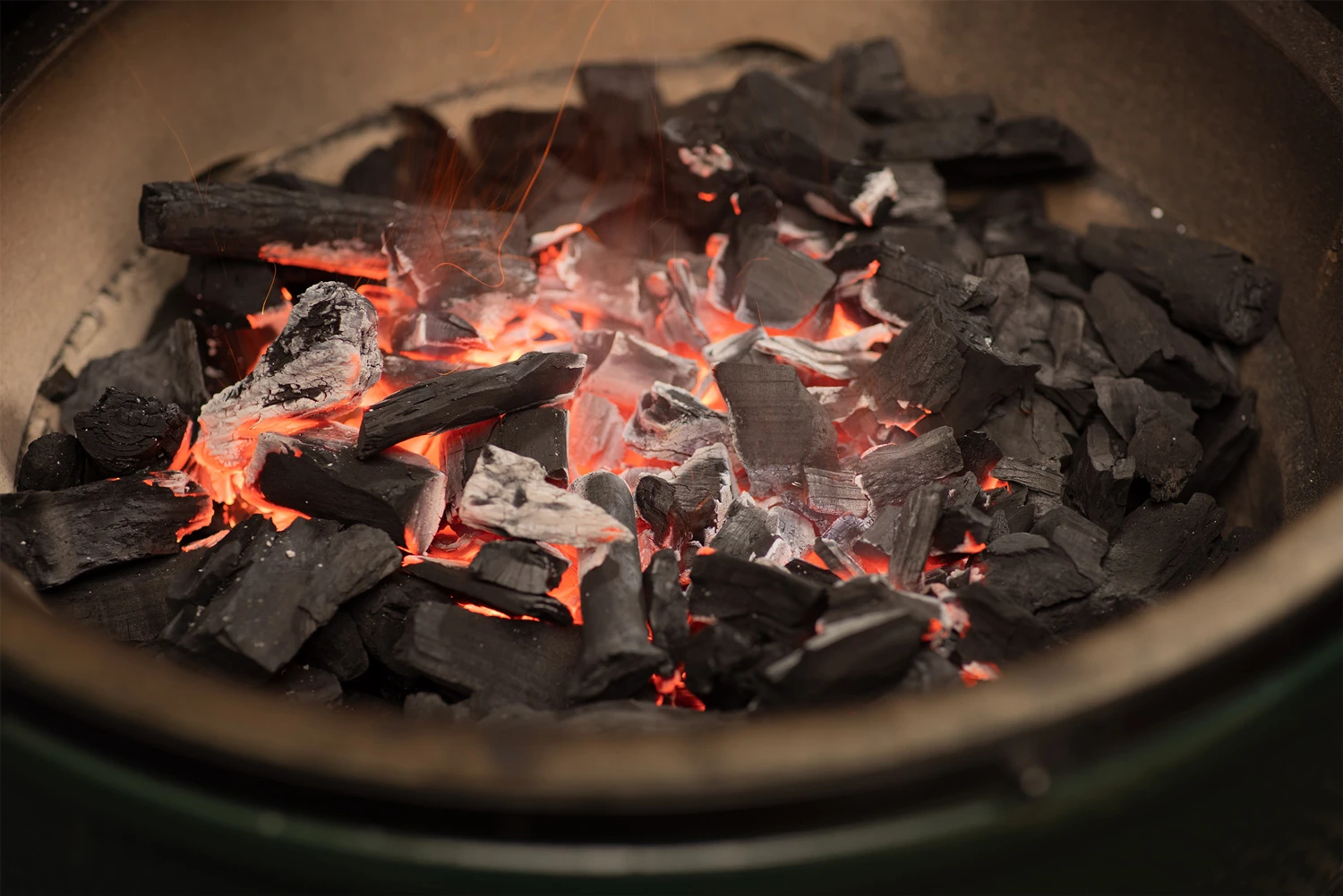 Big Green Egg Holzkohle Wildfire 9 Kg - Apfelbaum – Bild 3