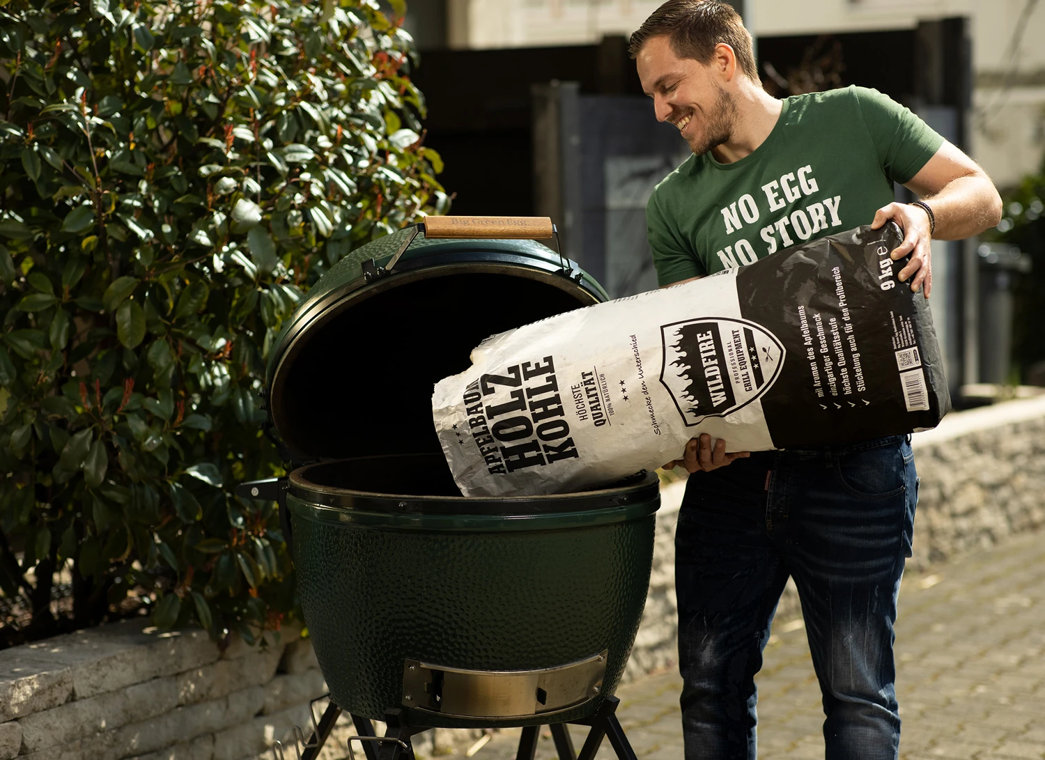 Big Green Egg Holzkohle Wildfire 9 Kg - Apfelbaum – Bild 2