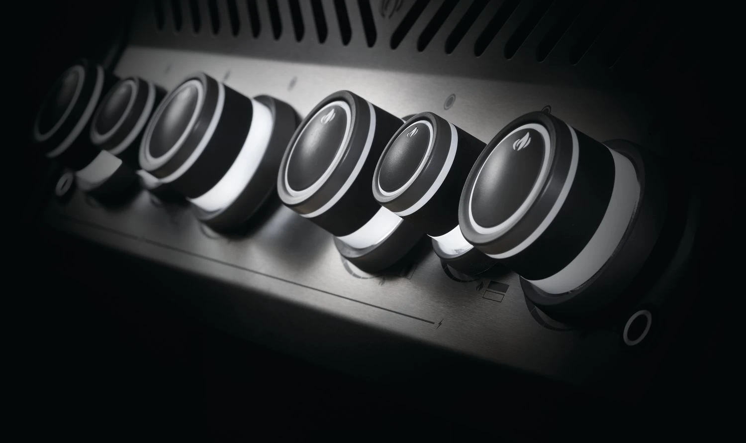 Napoleon Rogue SE 525 Edelstahl Gasgrill Mit Sizzle Zone Und Heckbrenner - Modell 2023 – Bild 3