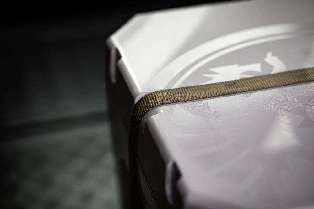 Petromax Kühlbox 50 Liter Alpenweiß - Inkl. Sitzkissen, Haft-Unterlage Und Einsatzkorb – Bild 10